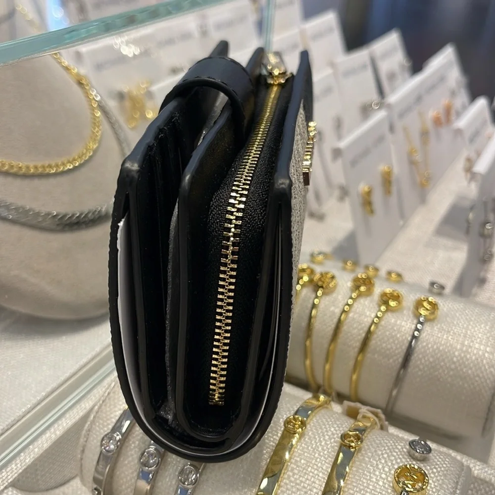 Michael Kors Jet Set Medium Two-Tone Logo Wallet
BLACK COMBO
NWT - Picture 3 of 16